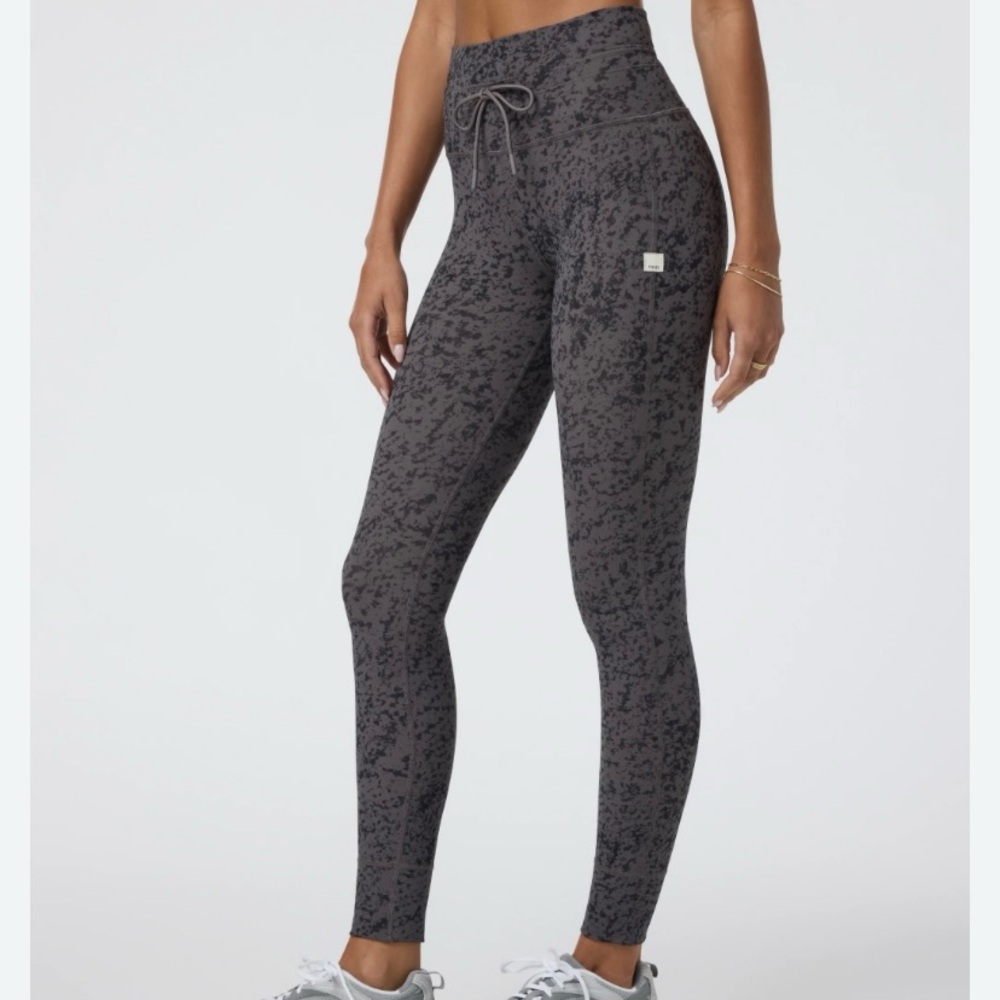 Vuori Daily Leggings, size M, Chia Stucco
